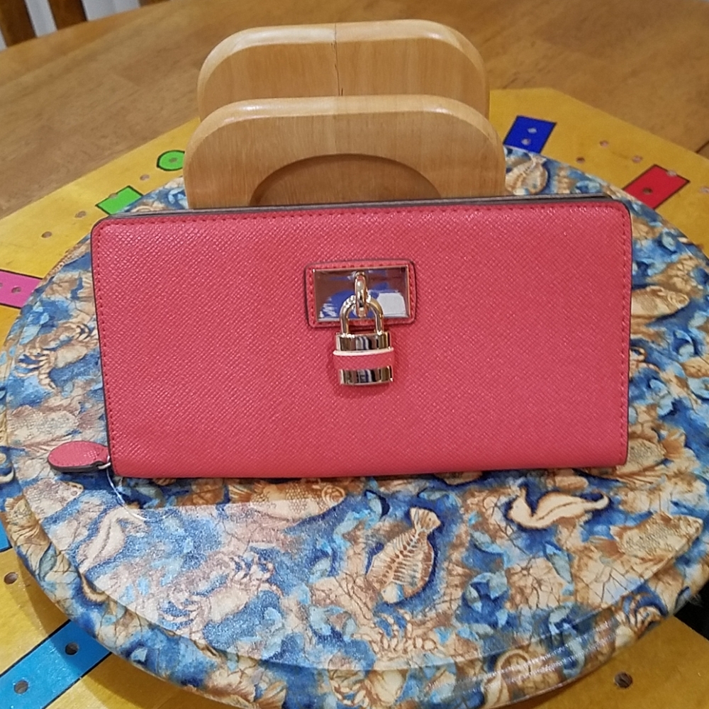 Purses and Wallet - Picture 2 of 4